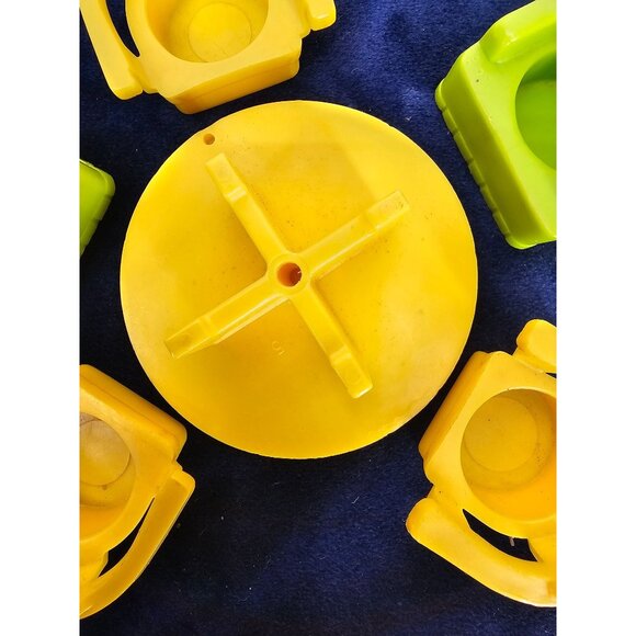 Vintage Fisher Price Little‎ Peoples Table And Chairs Yellow And Green - Picture 3 of 10